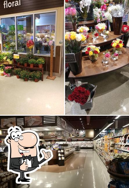 Regarder l'image de Safeway Unity Square