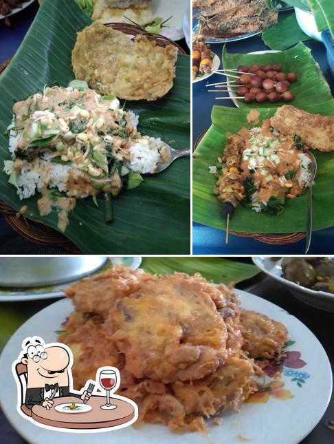 Meals at Nasi Pecel Pojok - ꧋ꦤꦱꦶꦥꦼꦕꦼꦭ꧀ꦥꦺꦴꦗꦺꦴꦏ꧀