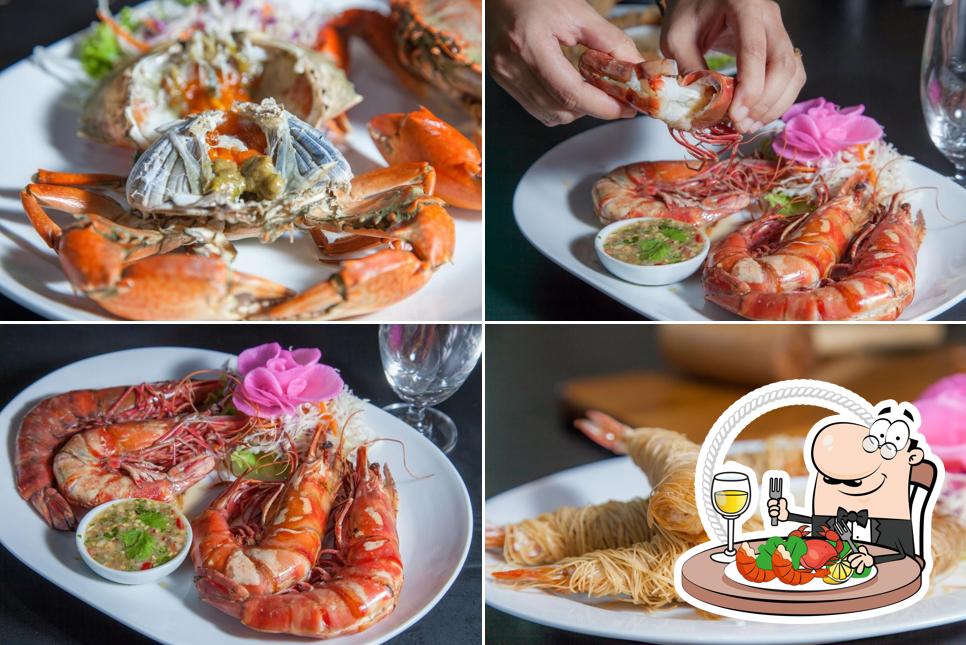 В "Crab House" вы можете заказать разные блюда с морепродуктами