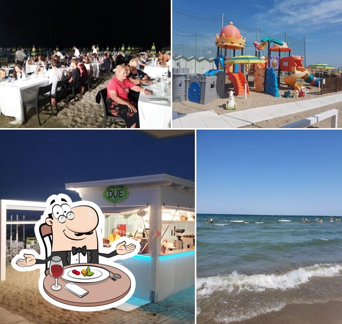 La foto di tavolo da pranzo e esterno da Zona Spiaggia 2 Riccione Cesare & Beach Bar DUE