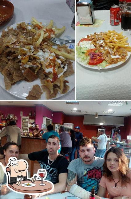Еда и барная стойка - все это можно увидеть на этом фото из Kebab - Pizzeria "Saqui"