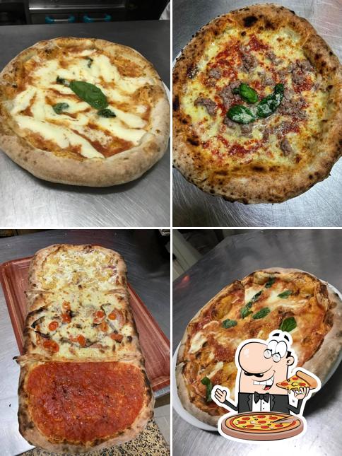 A La Stabiese Pizzeria & Rosticceria, puoi prenderti una bella pizza