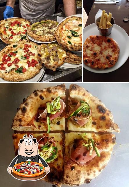Elige una pizza en Trattoria toscana