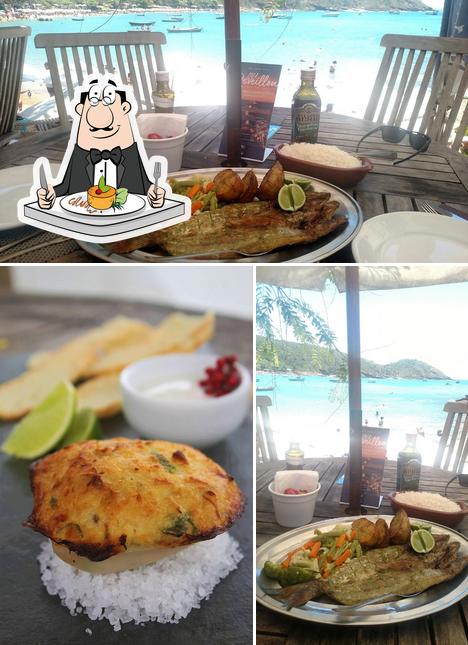 Comida em Âncoras Beach Restaurant