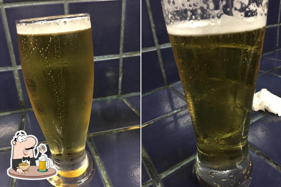 Peça um copo de cerveja leve ou escura