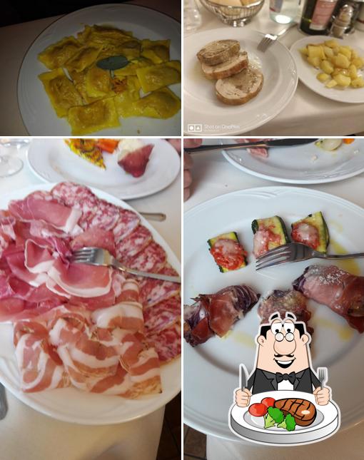 Order meat dishes at Trattoria Al Bivio