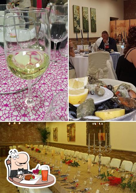 La foto di tavolo da pranzo e vino da Ristorante Ricotta