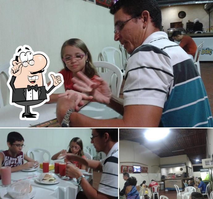 O interior do Burger na Brasa