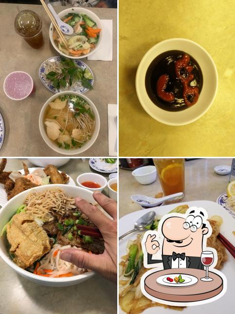 Еда в "Phở Little Saigon"