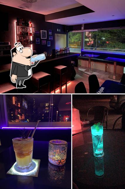Las fotografías de bebida y barra de bar en Café-Bar Lyon