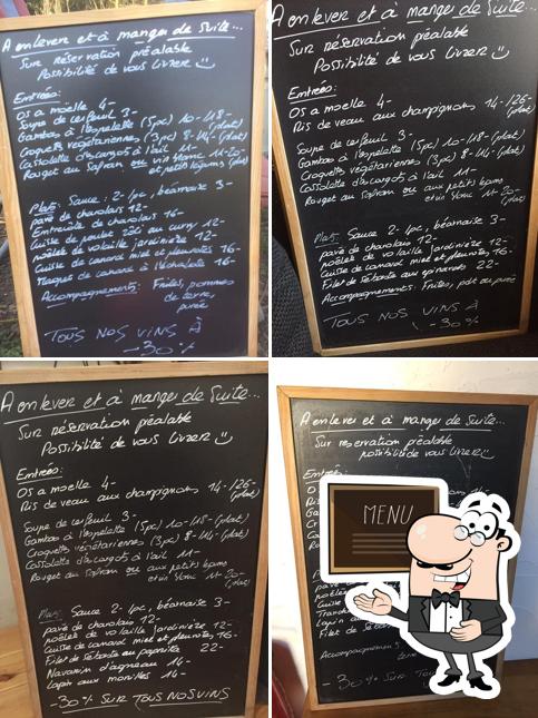 Aux Trois Ruelles - cuisine durable présente un tableau affichant le menu