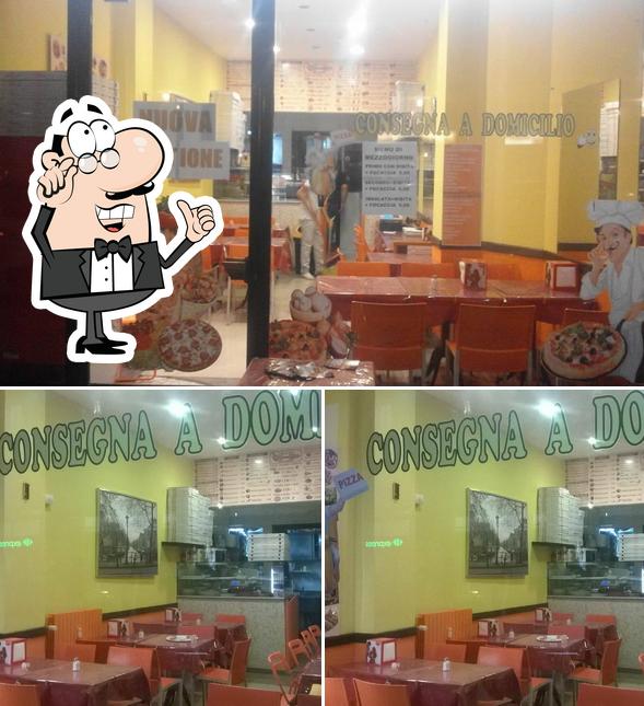 Dai un'occhiata agli interni di Bar centro