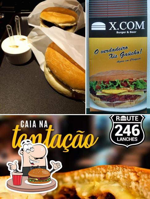 Peça um hambúrguer no Route 246 Lanches