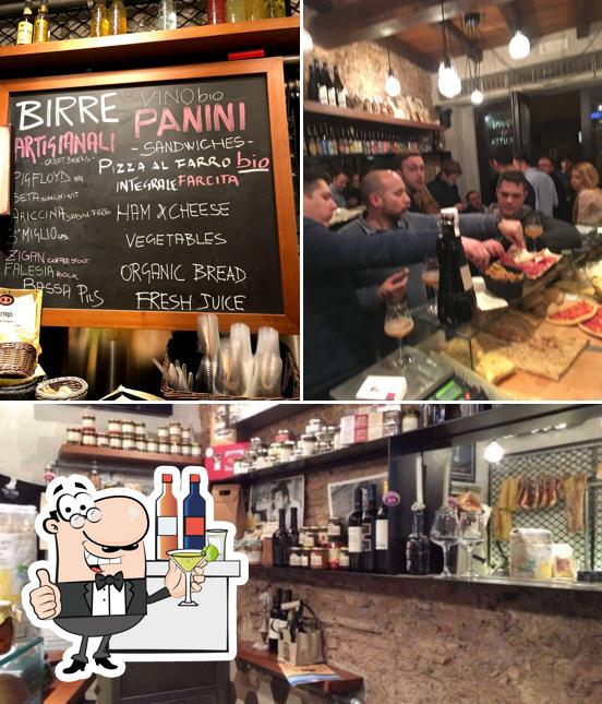 Dai un’occhiata alla foto che mostra la bancone da bar e lavagna di MyAle craft beer