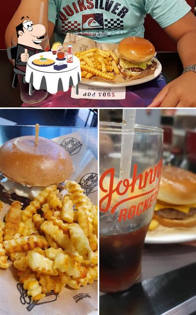 Peça um hambúrguer no Johnny Rockets Iguatemi Ribeirão Preto