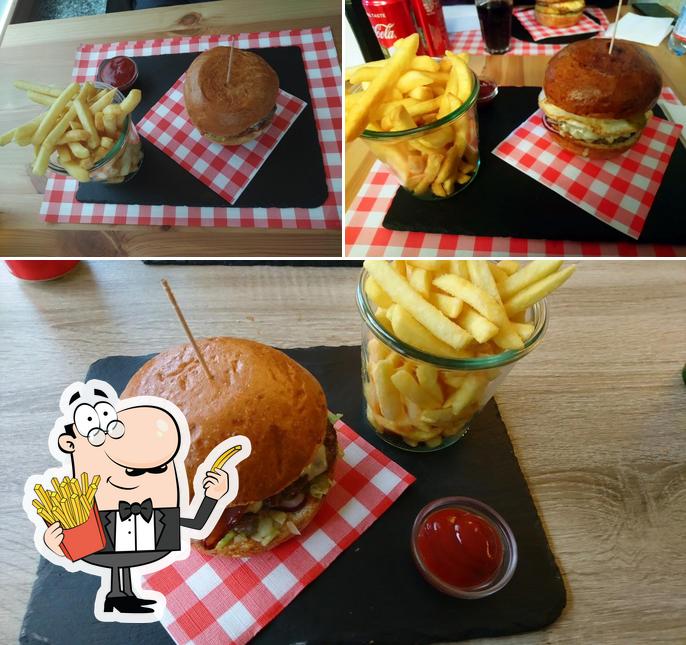 Assaggia un piatto di chips a Burger Haus