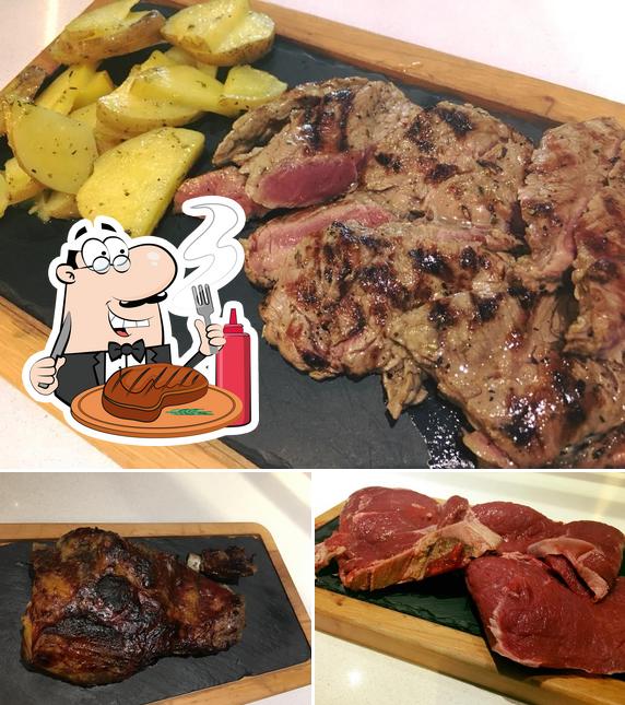 Ordina i un pasto a base di carne a Allafonte Cafè & Bistrò