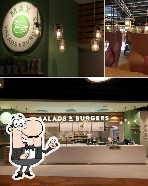 La immagine della interni e esterno di MAX Salads & Burgers