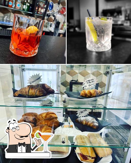 Tra le varie cose da 538 Cocktail Bar si possono trovare la bevanda e cibo