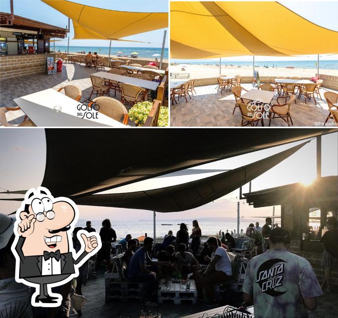 Gli interni di Tony's Beach Bar