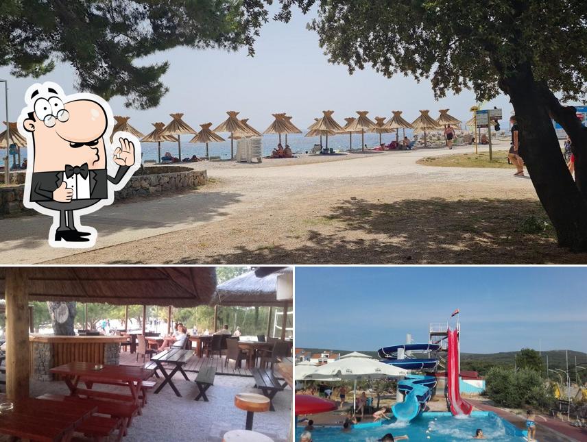 Взгляните на изображение паба и бара "Beach Bar "Ulika" Punat"