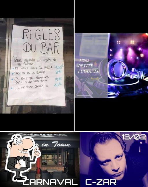 Regarder cette photo de The Bar in Town