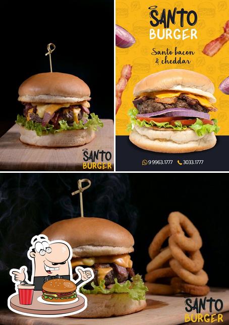 Peça um hambúrguer no Santo Burger