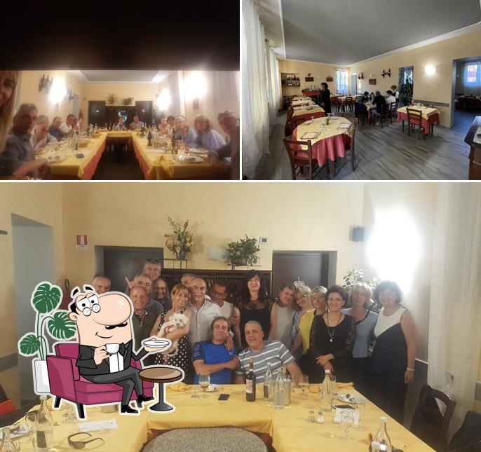 La foto di interni e tavolo da pranzo da Trattoria Il Cantuccio