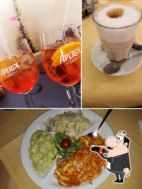 Estas son las fotografías que muestran bebida y comida en Pizzeria pomodoro e basilico