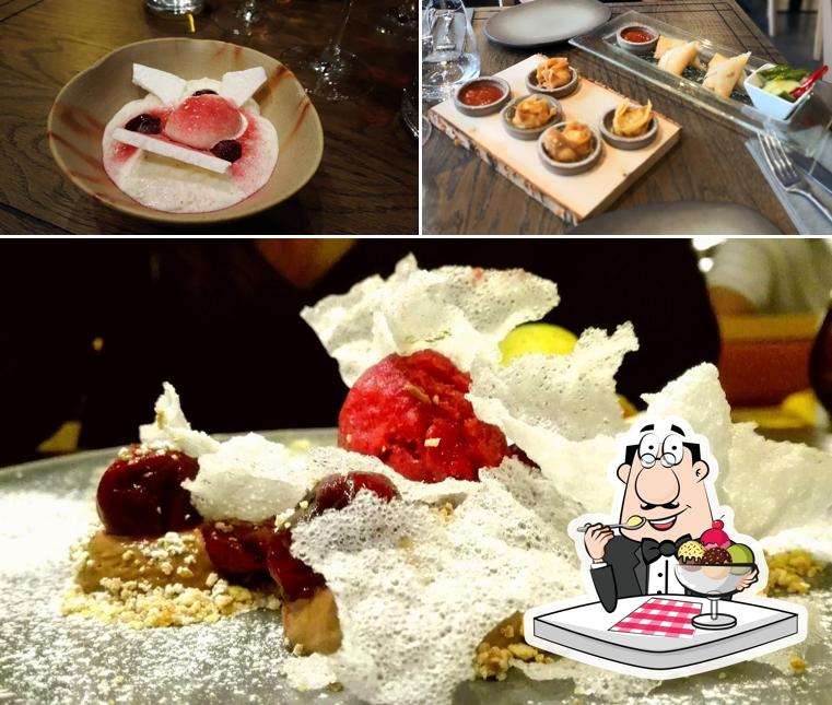 Foodie Asian Restaurant 丽华餐厅 serves a selection of desserts