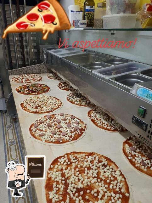 Guarda la immagine di Pizzeria La Petite