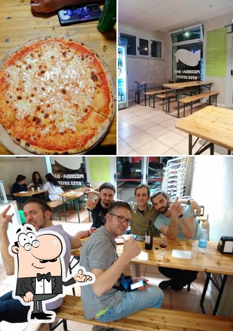 Guarda la immagine che mostra la interni e pizza di Pizzeria Party