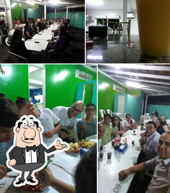 A imagem do Taz Mania Lanches 1’s interior e mesa de jantar