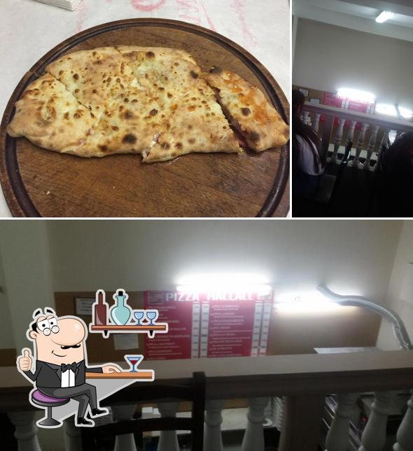 La intérieur et pizza du restaurant