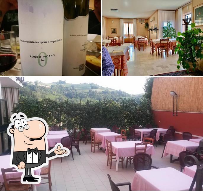 La foto di interni e alcol da Ristorante La Brocca