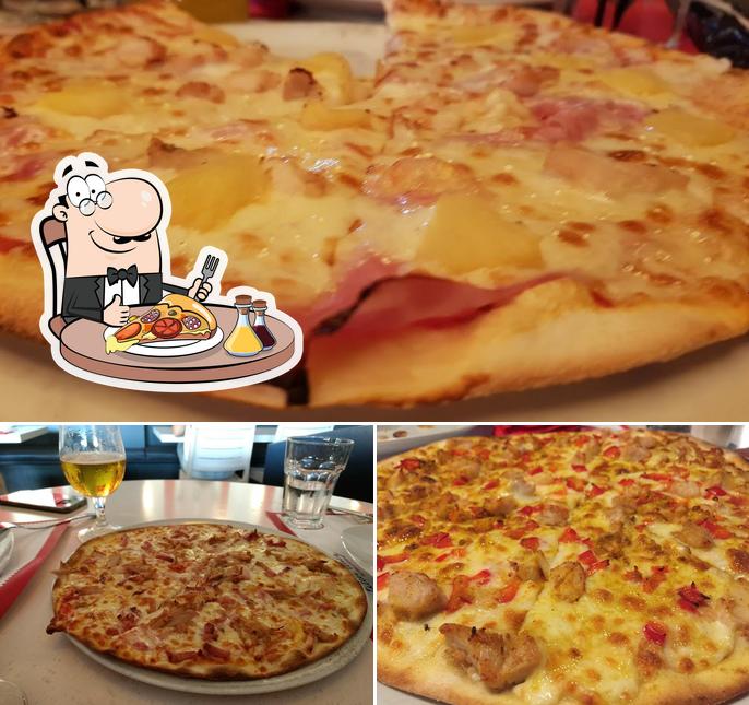 En Restaurante Little Italy, puedes probar una pizza