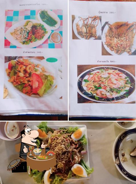 Еда в "Ban Lan Tawan"
