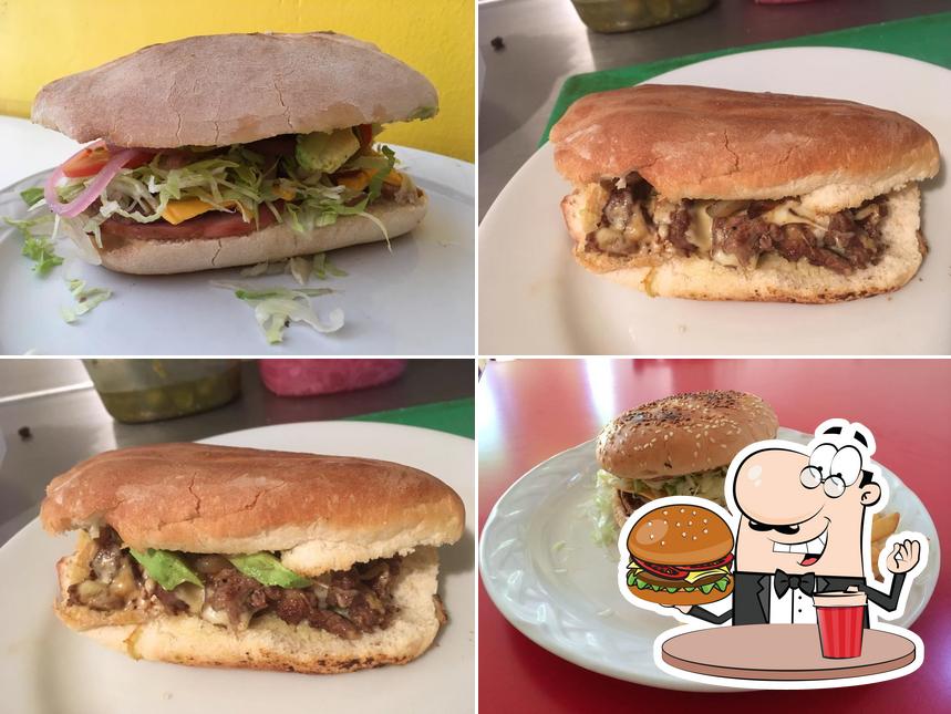 Invítate a una hamburguesa en Tortas Roox -To Go-