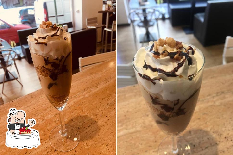 Karma Cafè serviert eine Mehrzahl von Desserts 