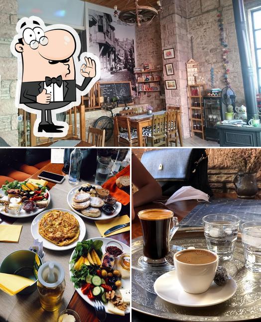 Взгляните на фотографию кафе "Pinola Ayvalık"