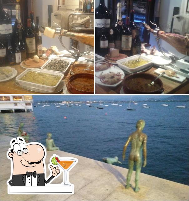 Observa las fotos que hay de bebida y exterior en Restaurante del Puerto