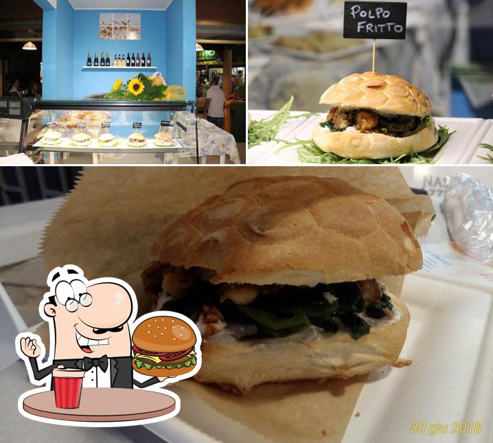 Prenditi un hamburger a Mad Food - Salento Fish Bar