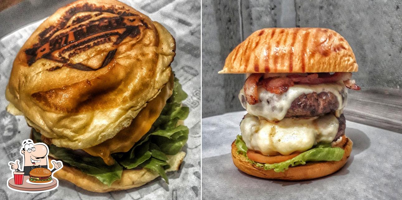 Experimente um dos hambúrgueres disponíveis no 597 Burger (Hambúrguer, Batata frita, Cerveja) Hambúrgueira na região noroeste