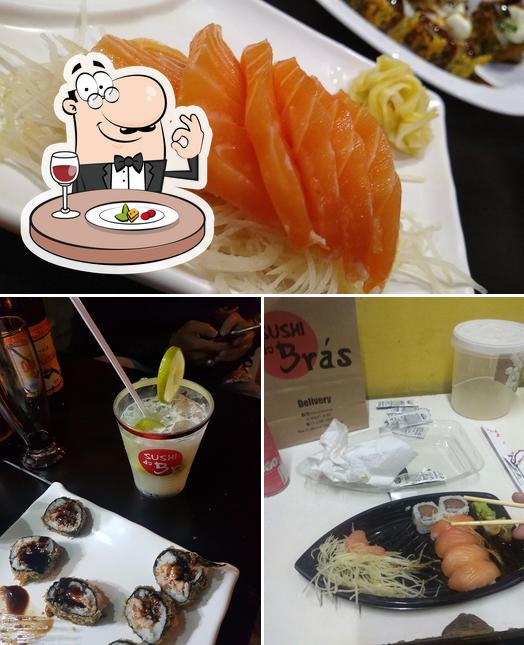 Entre diferentes coisas, comida e cerveja podem ser encontrados no Sushi Do Bras