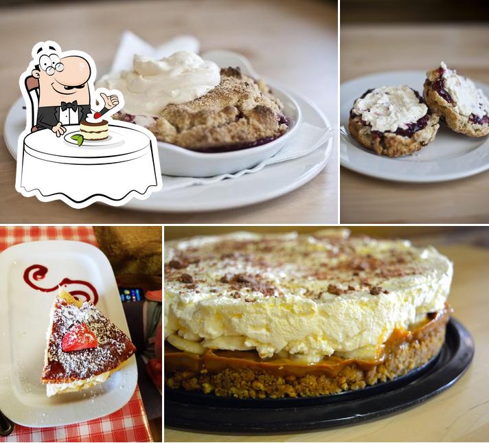 "Timbertrove Cafe" предлагает разнообразный выбор сладких блюд
