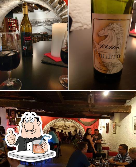 L’image de la boire et comptoir de bar de Caveau des vignerons de Lutry’s