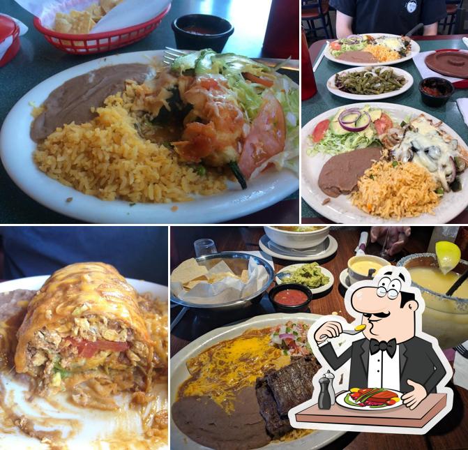 Platos en La Tapatia Mexican Restaurant and Bar