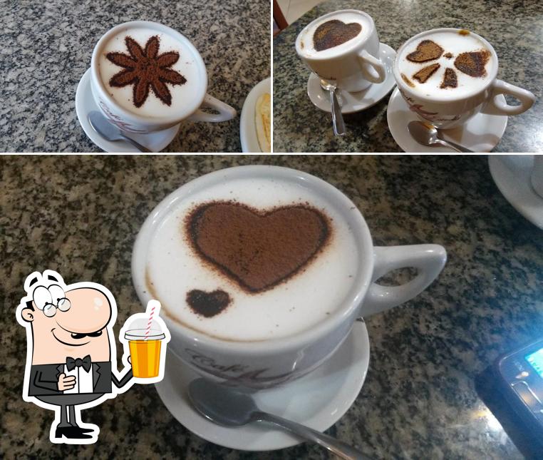 Desfrute de uma bebida no Café Estrela