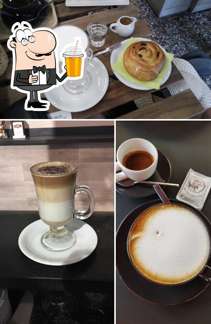 Goditi un drink a Caffè dei Cavalieri - Specialty Coffee Shop