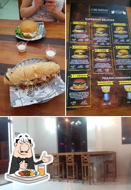 Dê uma olhada a imagem apresentando comida e interior no The One Burguer